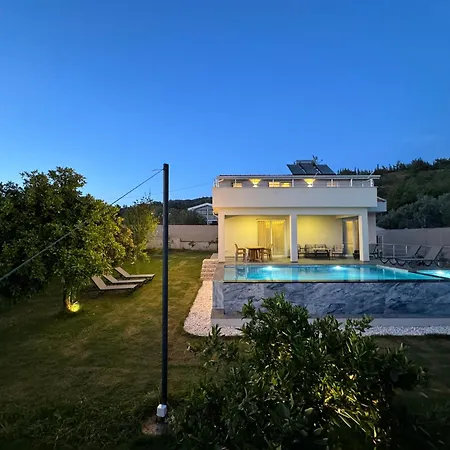 Ultra Genis Bahceli Jakuzili Villa *
