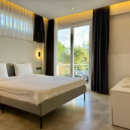 Ultra Genis Bahceli Jakuzili Villa Fethiye