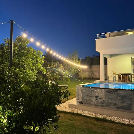 Villa Ultra Genis Bahceli Jakuzili